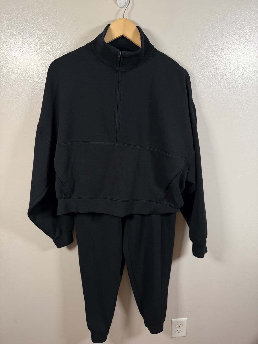 Nike 24.7 Impossibly Soft Two Piece Set Size Small Black Half Zip Jogger Pants